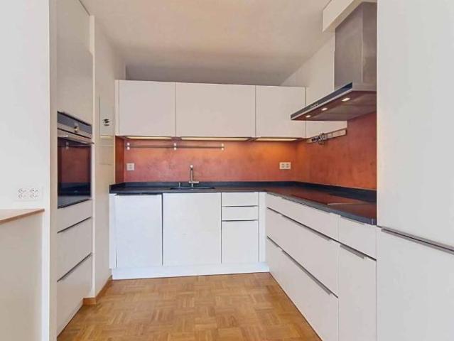 Elegante 4,5 Zimmer Wohnung mit zwei Balkonen im Herzen von Yverdon les Bains