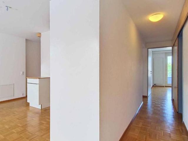 Elegante 4,5 Zimmer Wohnung mit zwei Balkonen im Herzen von Yverdon les Bains
