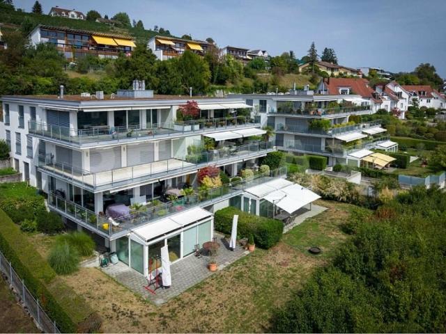 Elegante 5.5 Zimmer Terrassenwohnung nur wenige Schritte vom Zürichsee entfernt zu kaufen!