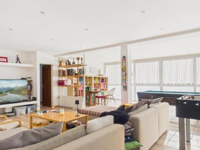 Elegante 6.5 Zimmer Villa mit angeschlossenem Gewerberaum in Mendrisio, Kanton Tessin