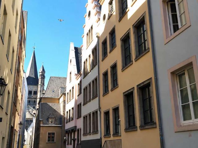 Elegante 2 Zimmer Wohnung mit Marmorböden und Gäste WC in TOP Lage der Kölner Altstadt