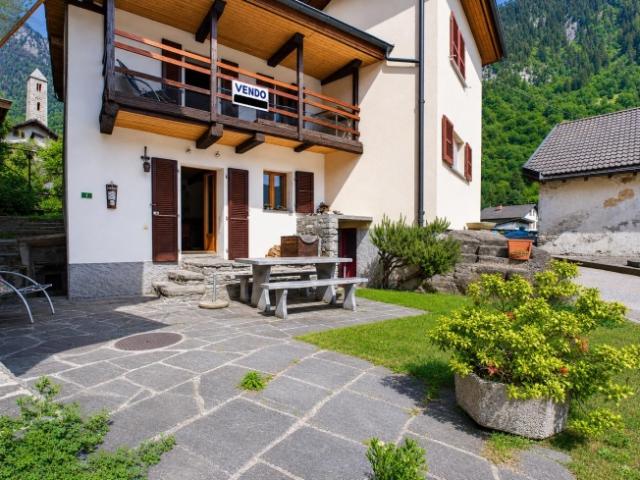 Elegante 2.5 locali row house con balcone, Blenio