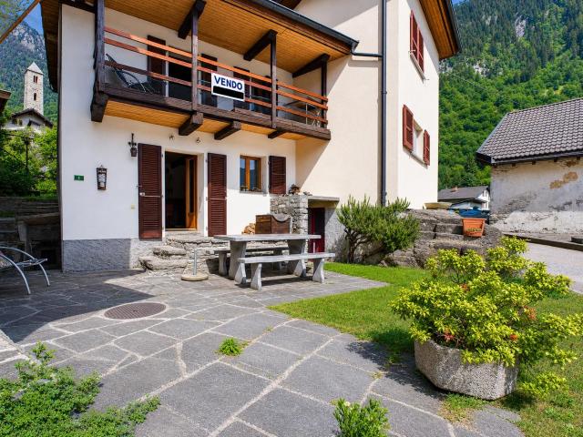 Elegante 2.5 locali row house con balcone, Blenio