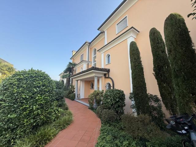 Elegante 2.5 Zimmer Gartenwohnung in der Residenz Camelia, Ascona