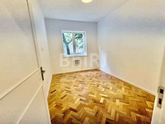 Elegante 3 Quartos 1 Suíte Recém Reformado na Rua Bartolomeu Portela. Aconchego e Luz Natural!
