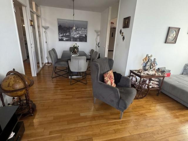 Elegante 3 Zimmer Wohnung mit Balkon im 4. OG in Sachsenhausen Nord, Frankfurt Amsterdam Apartments for Rent