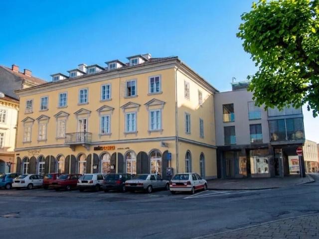 Elegante 3 Zimmer Wohnung mit kleinem Balkon am Pfarrplatz 13