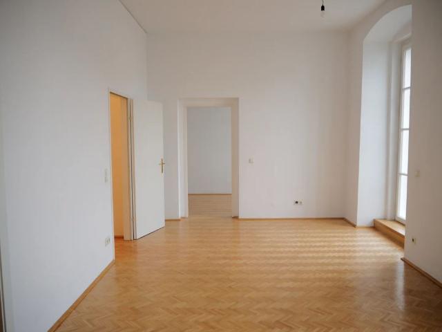 Elegante 3 Zimmer Wohnung mit kleinem Balkon am Pfarrplatz 13