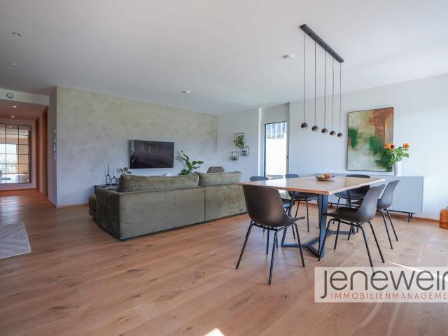ELEGANTE 3 ZIMMER WOHNUNG MIT SONNIGEM BALKON