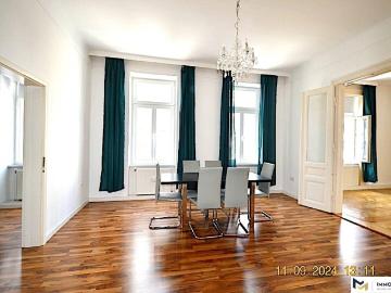 Schöne Altbau Eckwohnung in Stilhaus