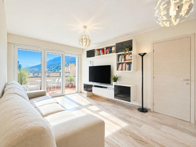 ELEGANTE 3.5 LOCALI CON TERRAZZA E SCORCIO LAGO A PARADISO