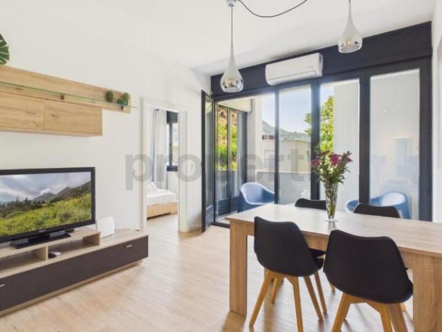 Elegante 3.5 Zimmer Terrassenwohnung mit Balkon, Lugano