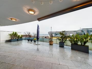 Elegante 3.5 Zimmer Terrassenwohnung mit Seesicht und hochwertigem Innenausbau in Pfäffikon SZ