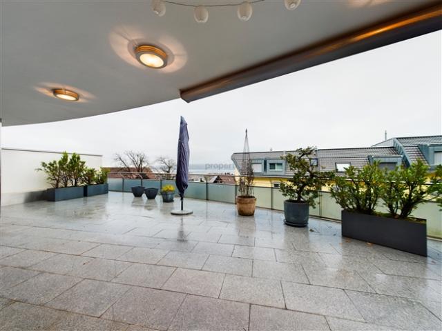 Elegante 3.5 Zimmer Terrassenwohnung mit Seesicht und hochwertigem Innenausbau in Pfäffikon SZ