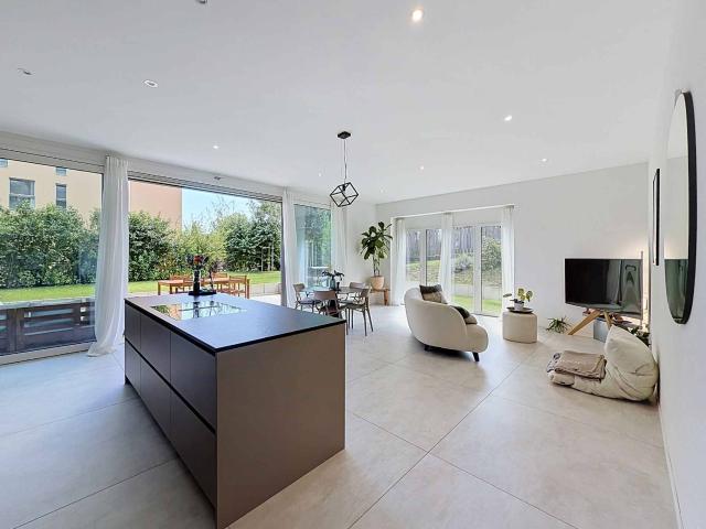 Elegante 3,5 Zimmer Wohnung mit Terrasse und privatem Garten