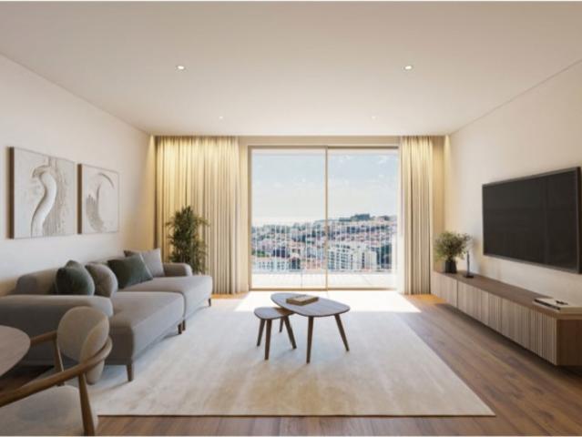 Elegante T1 Novo, com Vista Panorâmica para o Mar e Baía