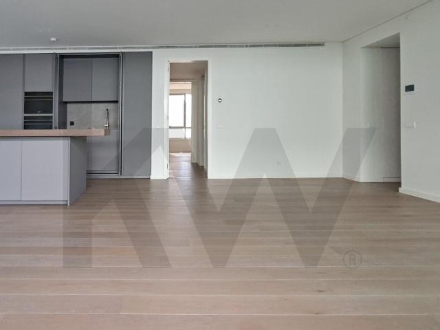 Elegante T2 de Arquitetura Moderna 147 m² e Terraços – Prata Riverside Village, Lisboa