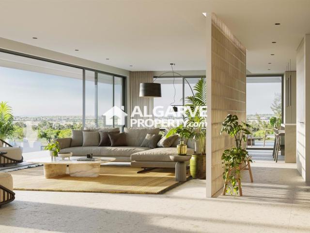Elegante T2 no Rés do Chão com Jardim Privado e Arrecadação. 115m² Quarteira