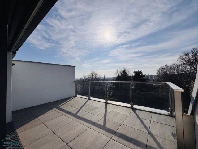 ELEGANTE TERRASSENWOHNUNG MIT FANTASTISCHEM BLICK