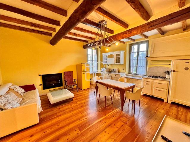 Elegante Trilocale in contesto con Piscina a Desenzano del Garda