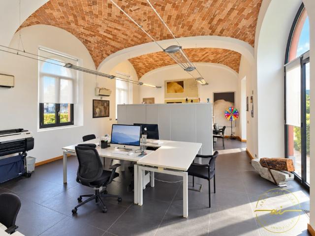 ELEGANTE UFFICIO O APPARTAMENTO CON GIARDINO