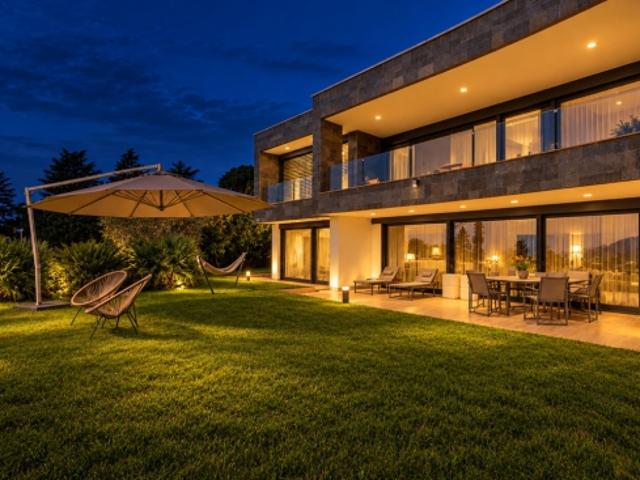 Elegante und prestigeträchtige Wohnung mit Garten in Porza