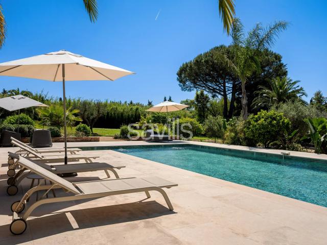 Élégante villa tropézienne à quelques pas des plages