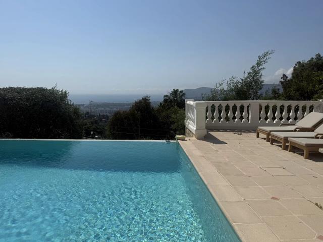 Élégante villa avec piscine à débordement et vue mer excepti. 284m² Mandelieu la Napoule