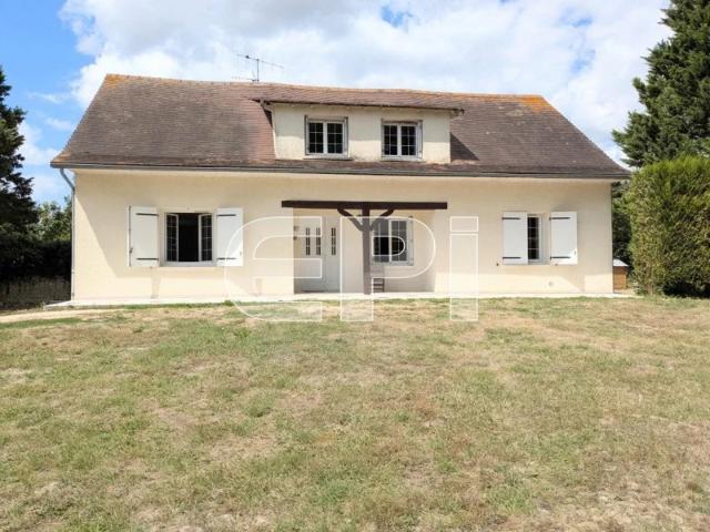 Élégante villa avec piscine à Loudun, 170 m², 3 chambres