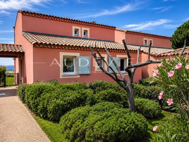 Villa T4 avec piscine, jardin et vue panoramique – Proche Ca. 95m² Homps