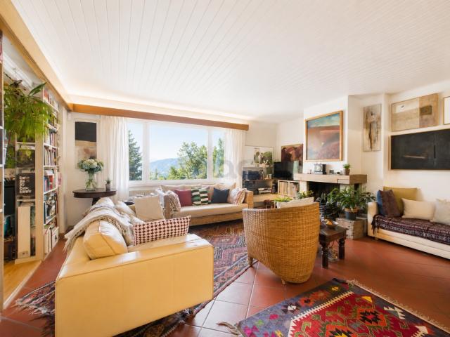 Elegante villa bifamiliare 12 locali con ampio parco di proprietà