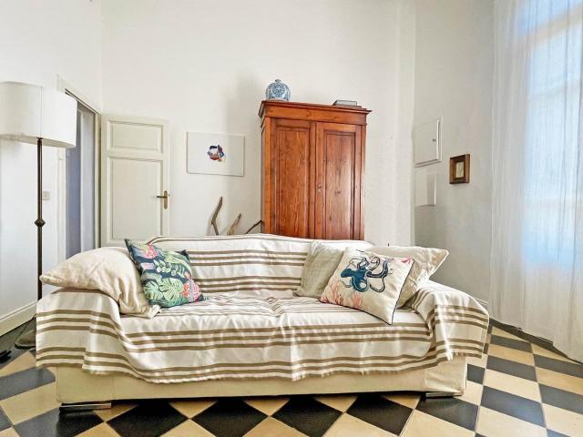 Elegante villa bifamiliare a Marina di Pisa, a soli 400 metr. 208m² Pisa