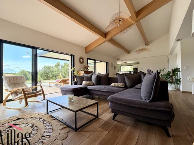 Élégante villa contemporaine au coeur d'un village de la Clap