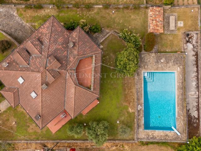 Elegante villa con piscina 375m² Cortemilia