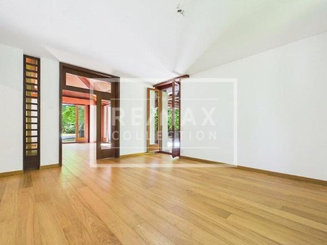Elegante villa con piscina e giardino privato a Gentilino