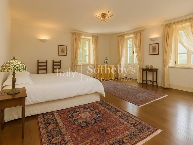Elegante villa con piscina sulla sponda lombarda del Lago Maggiore