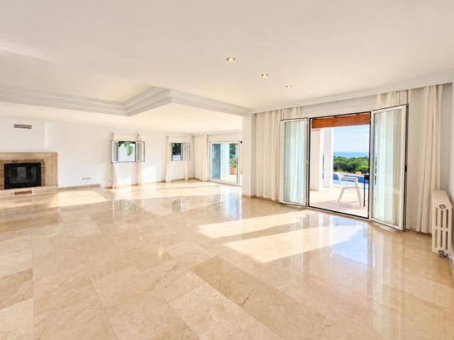 Elegante villa con vistas al mar y piscina en Bendinat