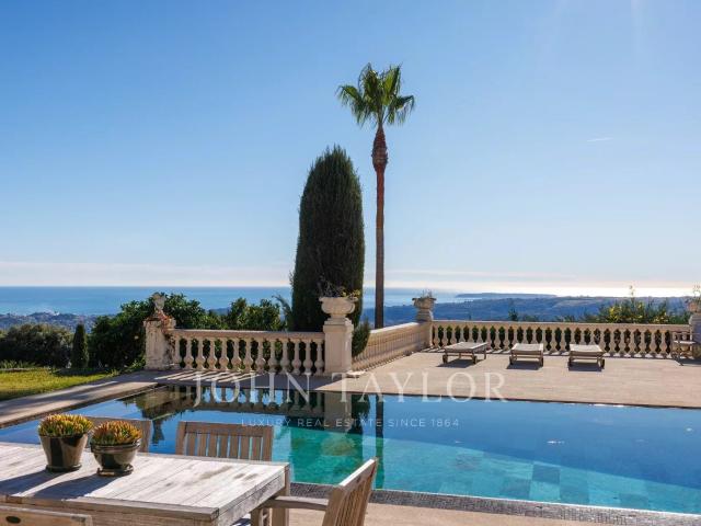 Élégante Villa dans Domaine Privé avec Vue Mer Panoramique