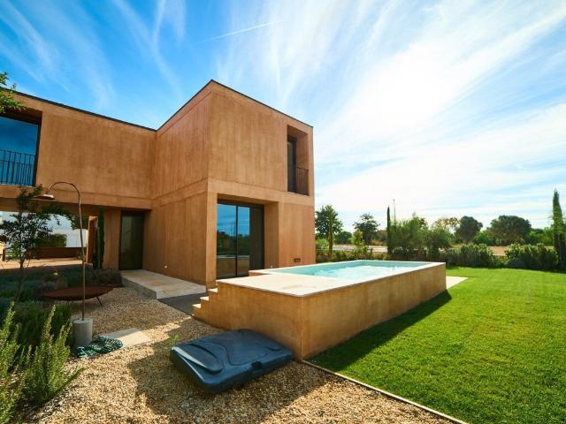 Elegante Villa de 3 Quartos com Piscina e Jardim Privados em. 121m² Quarteira