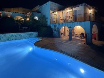 ARAMON VILLA avec Piscine et vue dégagée à 10 Mn d' Avignon Les ANGLES VILLENEUVE