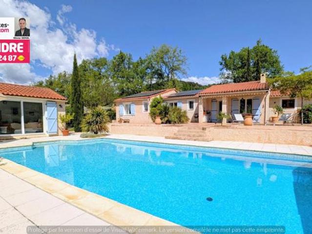 ELEGANTE VILLA DE PLAIN PIED ET DE 4 CHAMBRES. 150 m².Calme et résidentiel !