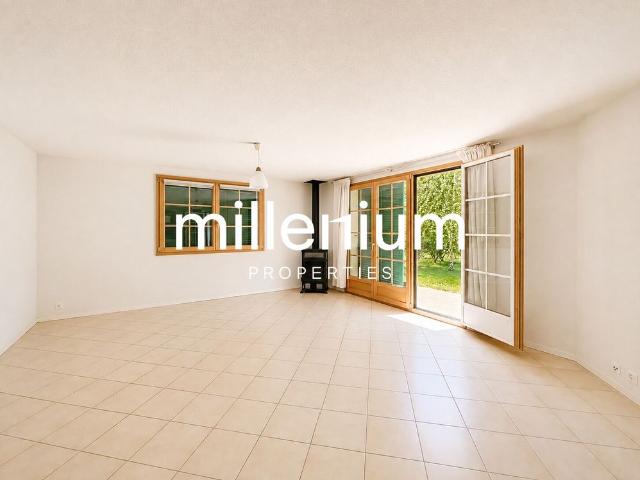 Elegant family villa with a garden in a prime location in Mies