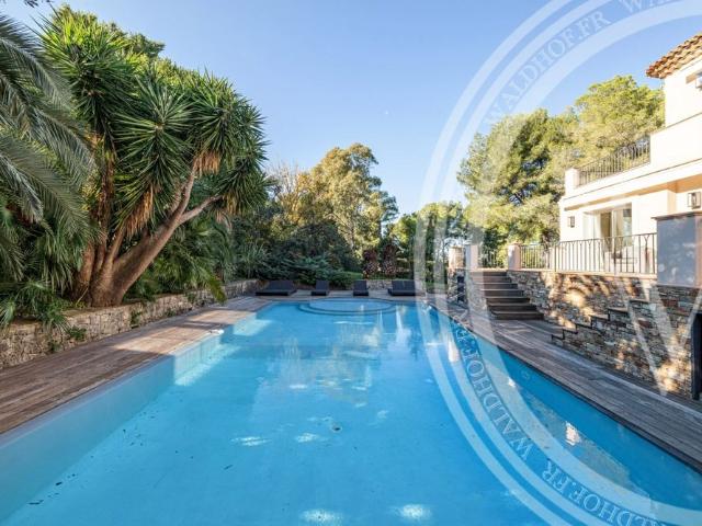 Élégante villa familiale meublée avec 5 chambres et piscine chauffée