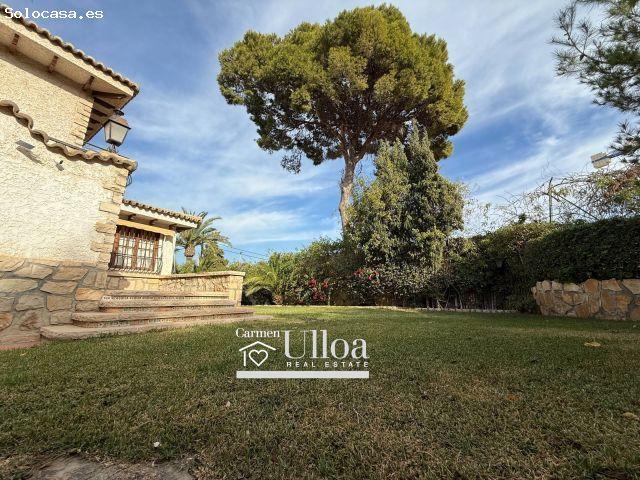 ELEGANTE VILLA INDEPENDIENTE CON AMPLIO JARDÍN Y PISCINA EN VISTAHERMOSA