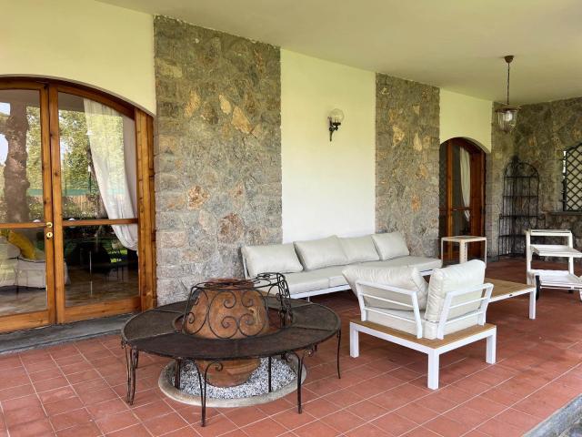 Elegante Villa Indipendente con Giardino Privato