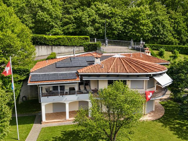 Elegante Villa mit Hallenbad und großzügigem Grundstück in Vezia