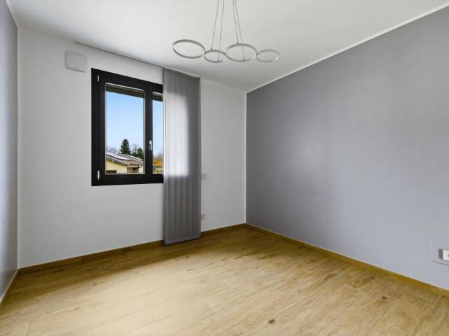Elegante villa moderna nel cuore di Cantello
