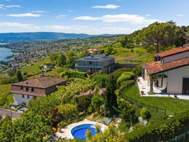 Élégante villa provençale avec piscine et vue panoramique sur le bassin lémanique et les Alpes