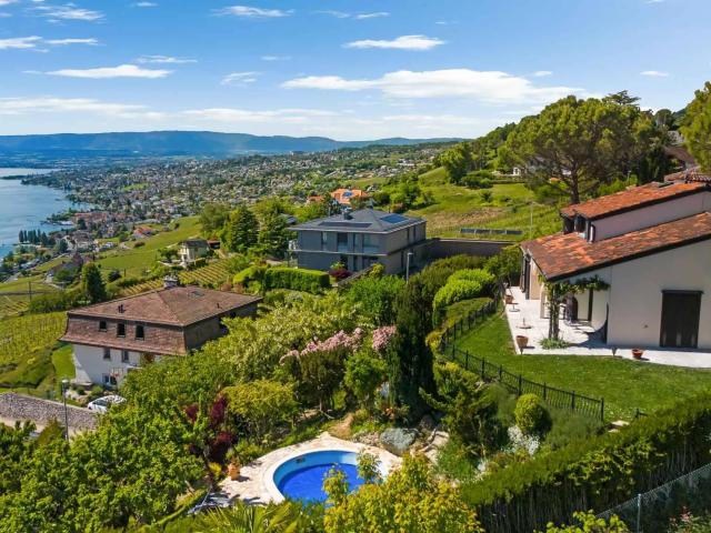 Élégante villa provençale avec piscine et vue panoramique sur le bassin lémanique et les Alpes