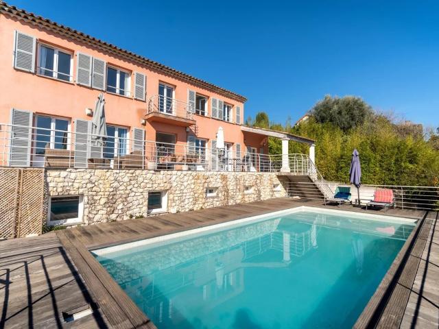 Élégante villa provençale avec vue mer panoramique et terrai. 259m² Vence